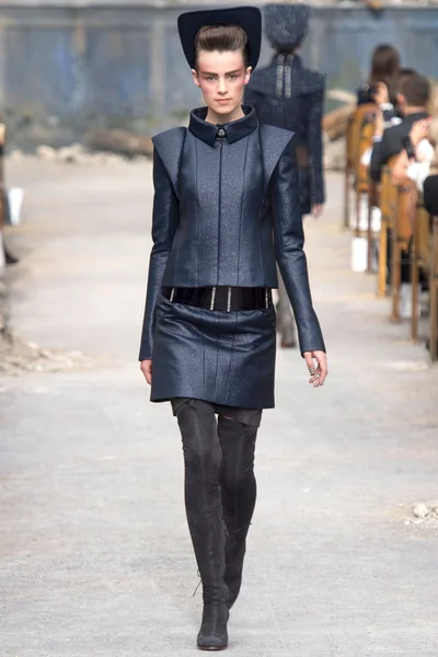 Look 27